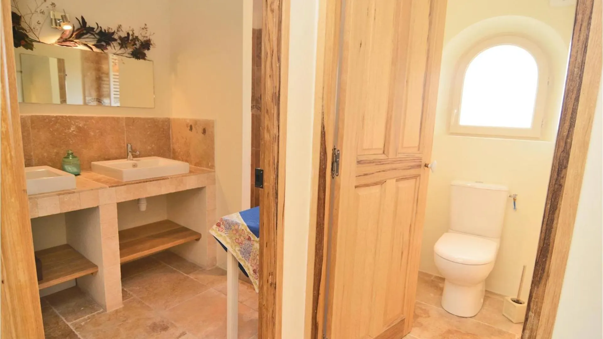 Beautiful Home In Eygalieres With Kitchen Eygalieres (Bouches-du-Rhone)