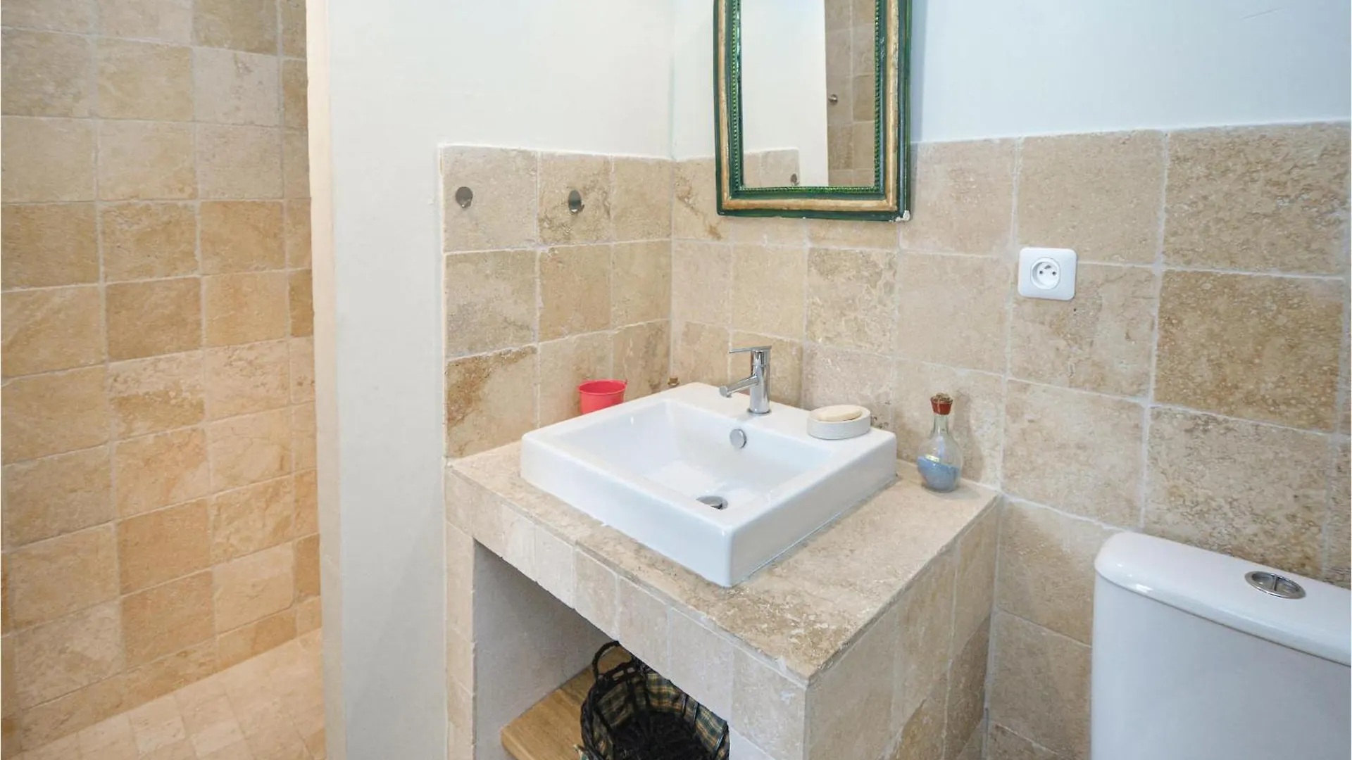 Beautiful Home In Eygalieres With Kitchen 0*, Eygalieres (Bouches-du-Rhone) France