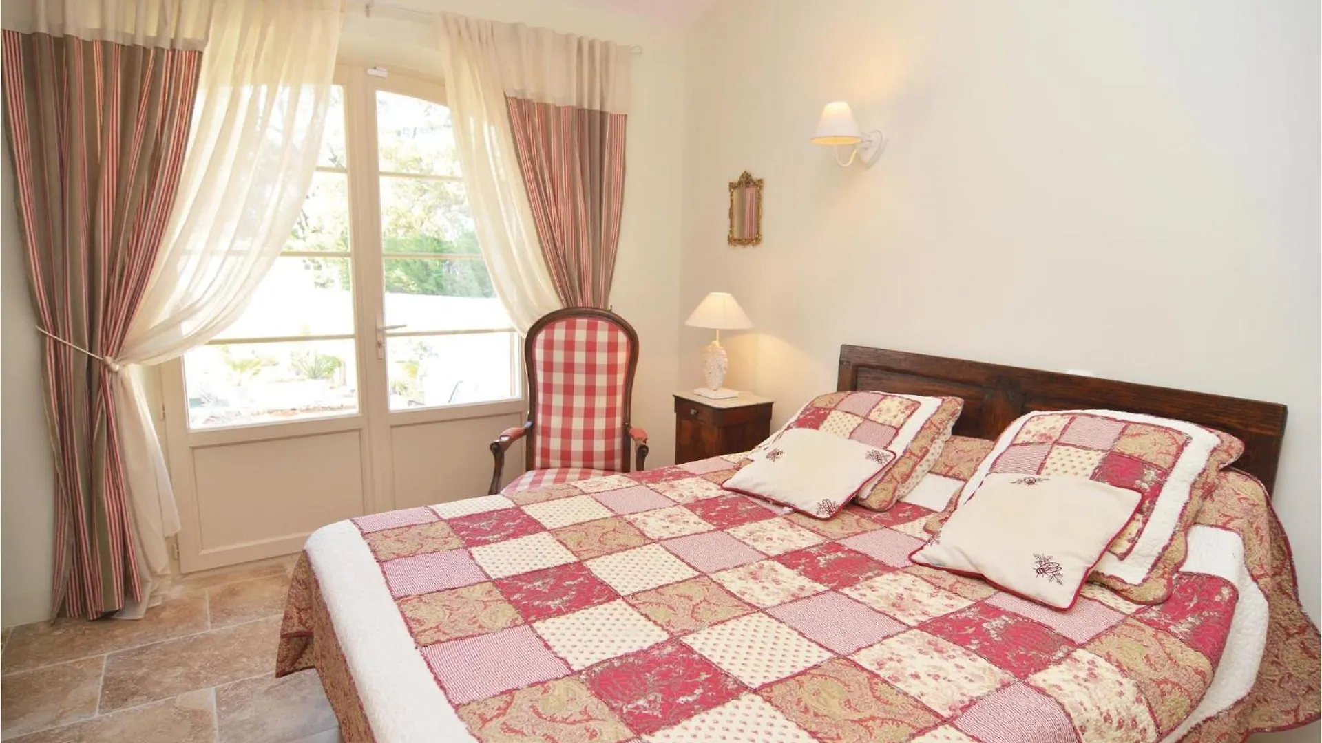 Holiday home Beautiful Home In Eygalieres With Kitchen France