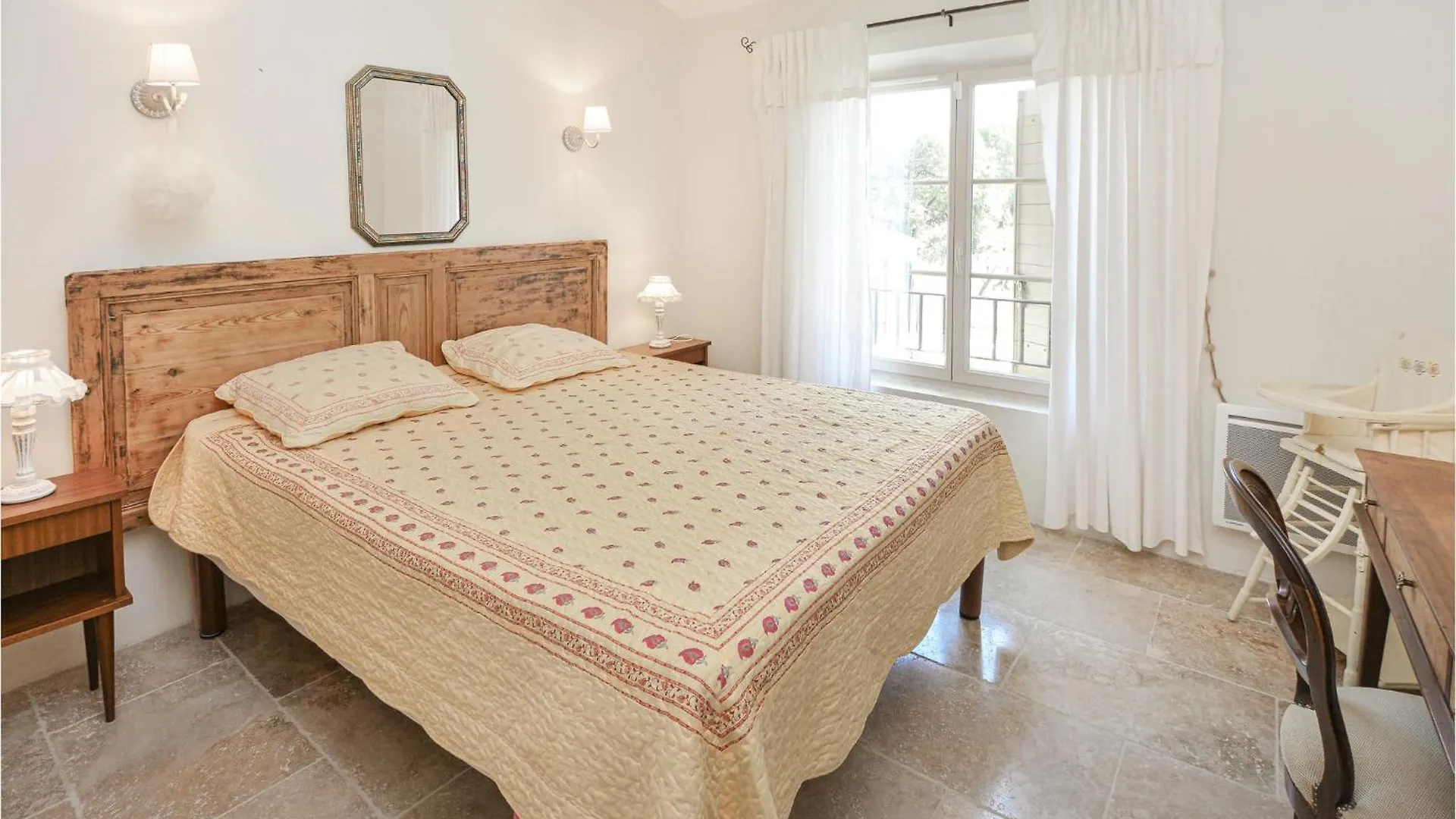 Beautiful Home In Eygalieres With Kitchen