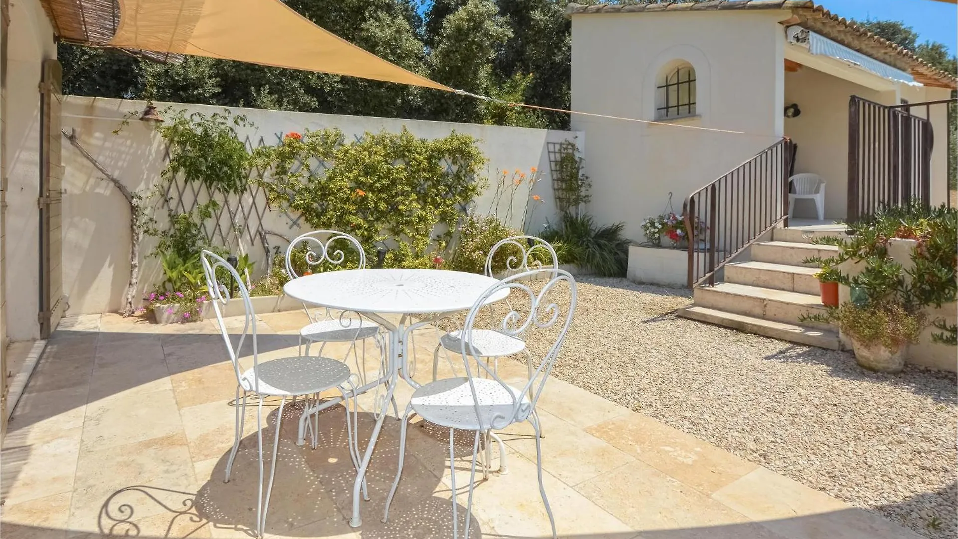 Holiday home Beautiful Home In Eygalieres With Kitchen France