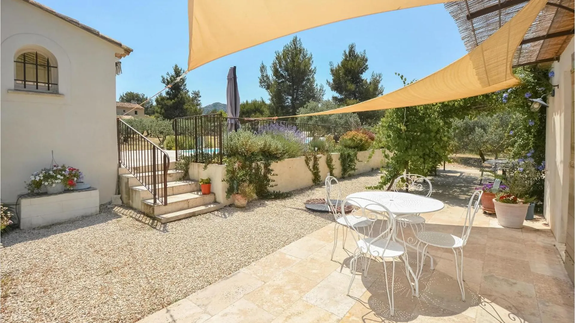 Beautiful Home In Eygalieres With Kitchen