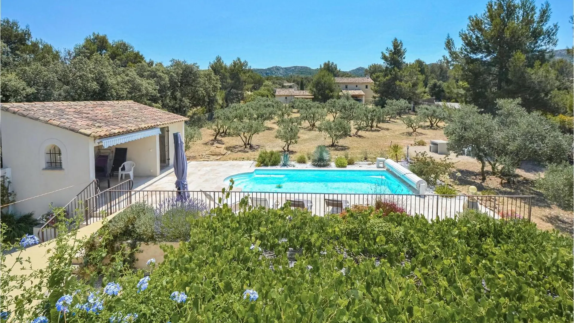 Holiday home Beautiful Home In Eygalieres With Kitchen France
