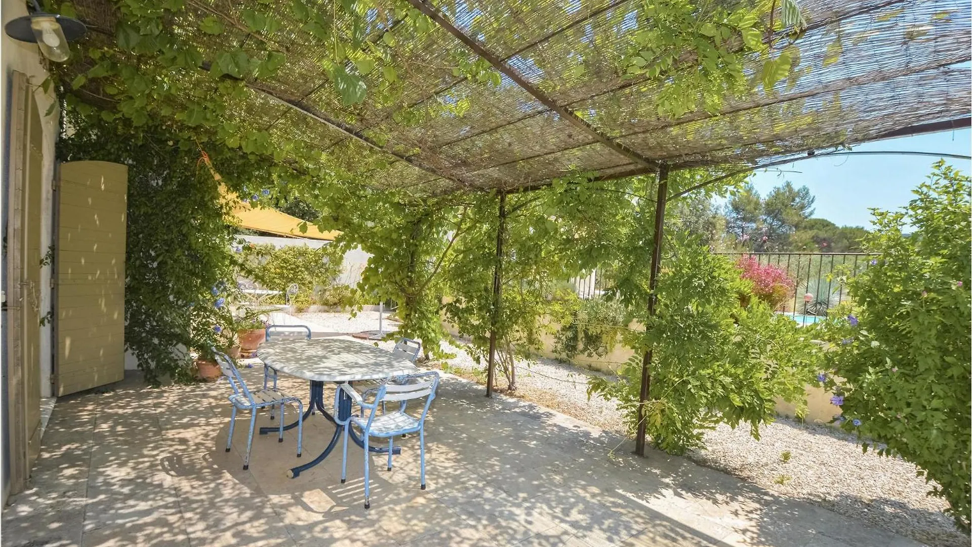 Holiday home Beautiful Home In Eygalieres With Kitchen