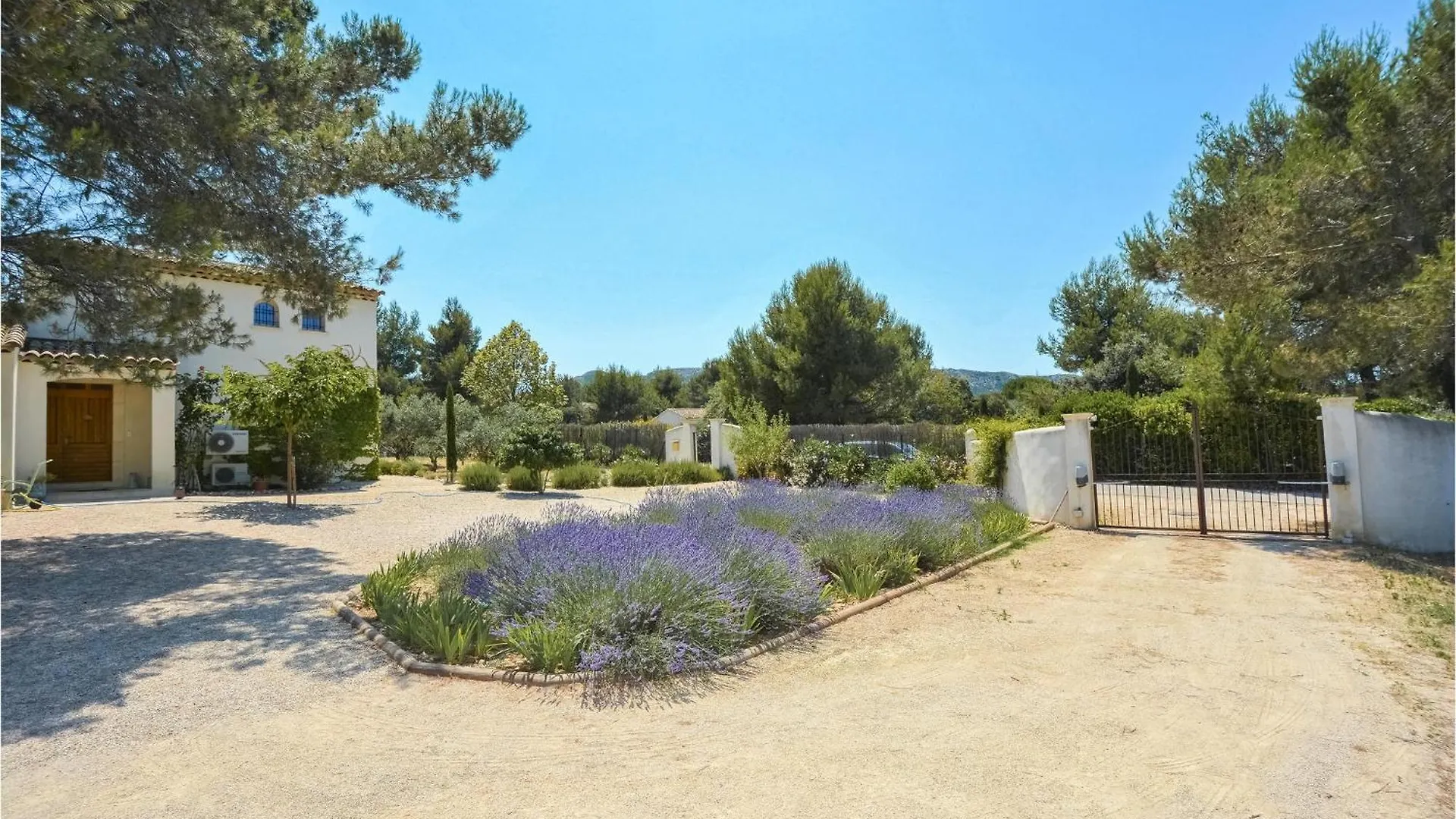 Beautiful Home In Eygalieres With Kitchen Holiday home