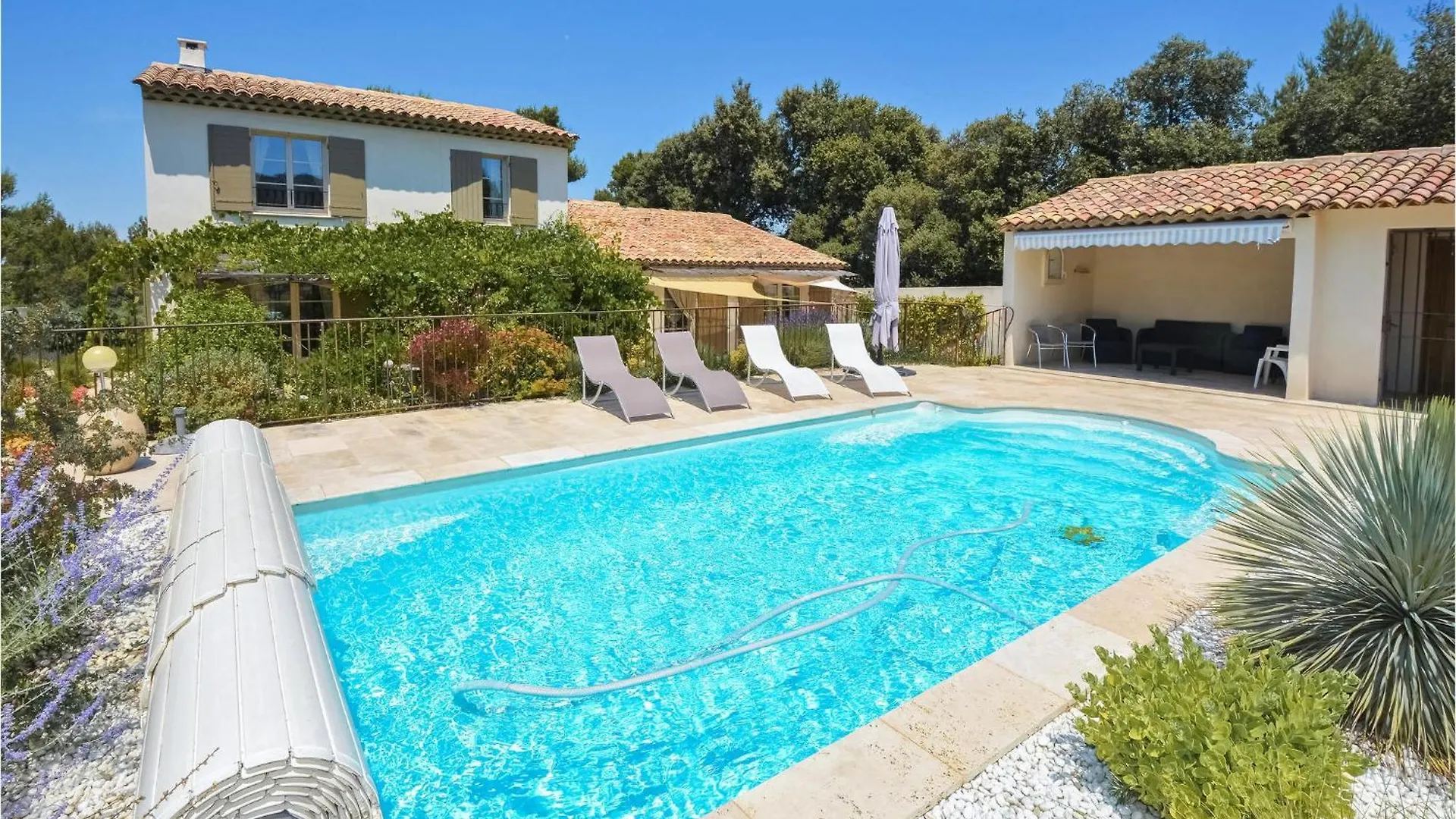 Beautiful Home In Eygalieres With Kitchen
