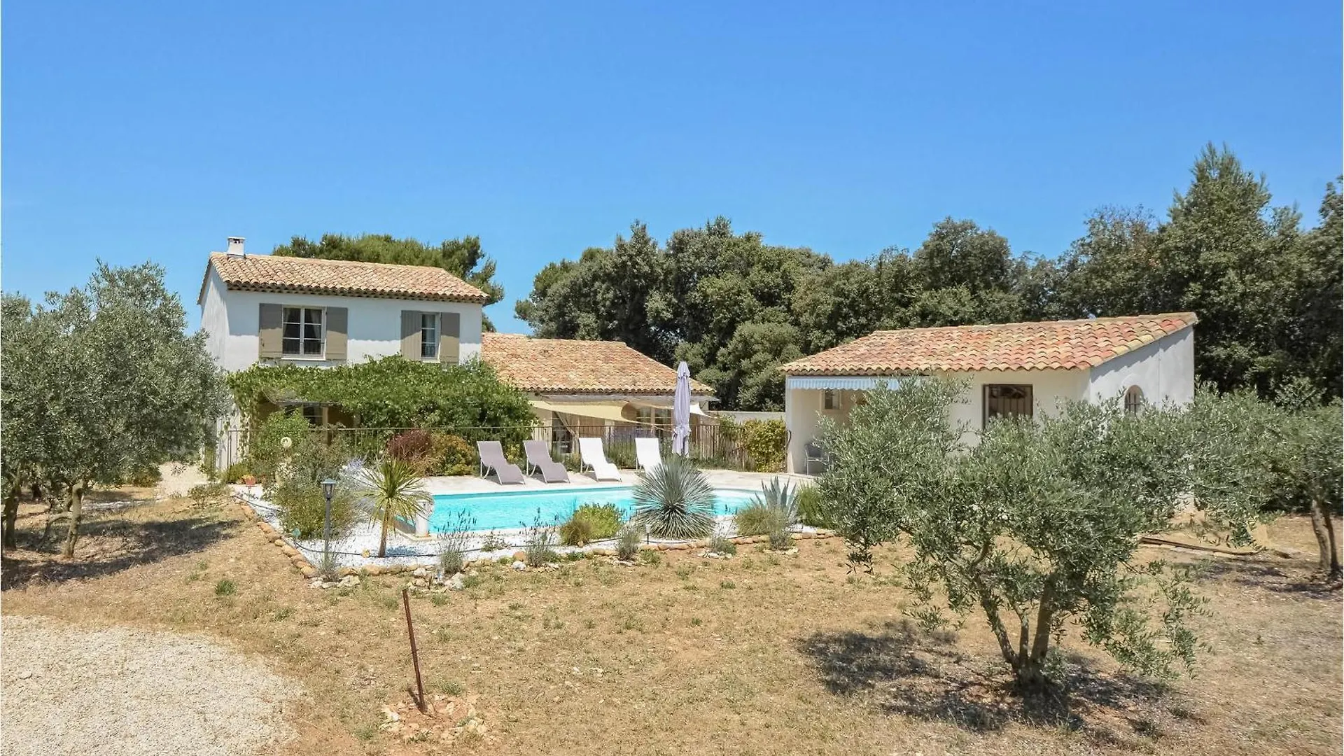 Beautiful Home In Eygalieres With Kitchen