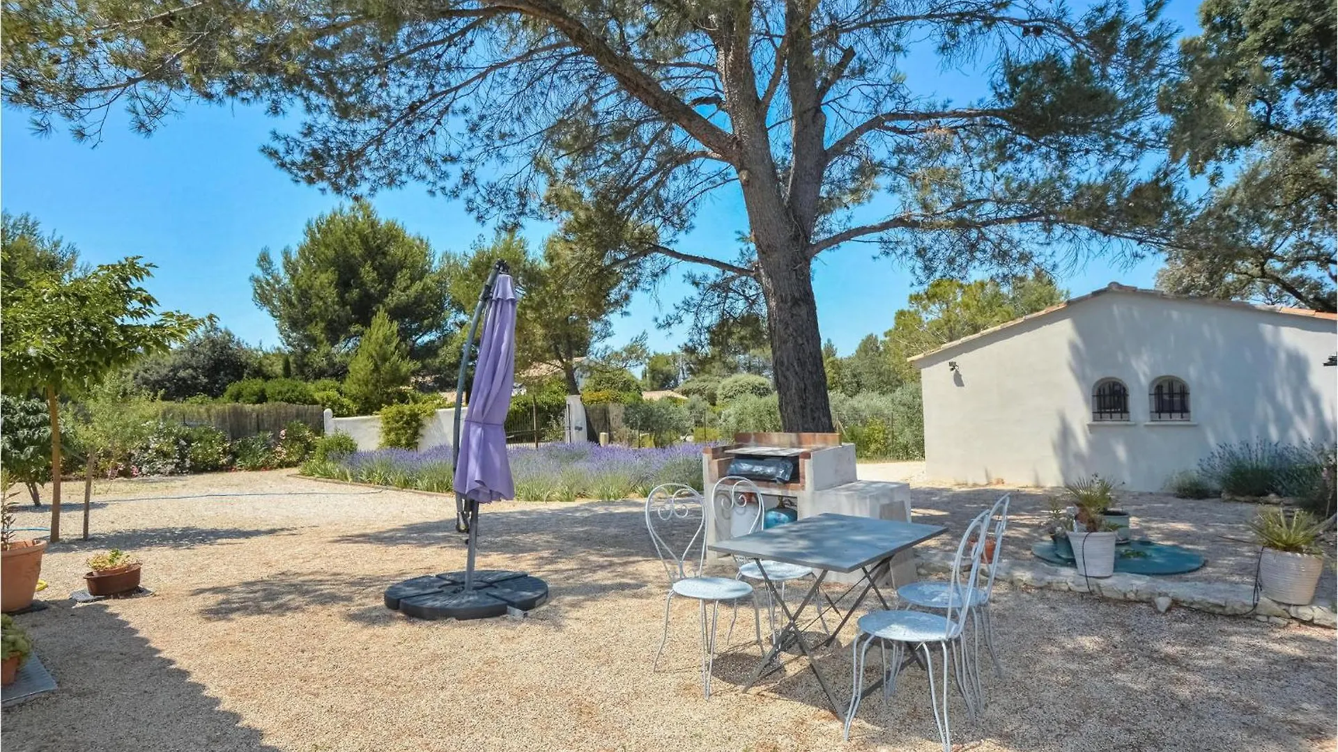 Beautiful Home In Eygalieres With Kitchen France